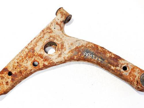 Used Left rear steering knuckle Left rear steering knuckle FORD TRANSIT Van (FA_ _) 2.4 DI (FAA_, FAB_, FAC_, FAD_) (90 hp) 40165215 40165215