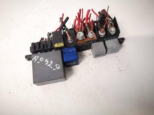 Used Fuse box SKODA SUPERB I (3U4) 1.9 TDI (130 hp) 32955117