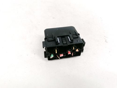 fuse-box-renault-scenic-ii-jm01_-2003-2004-2005-2006-2007-2008-2009-2010-33080645 main image