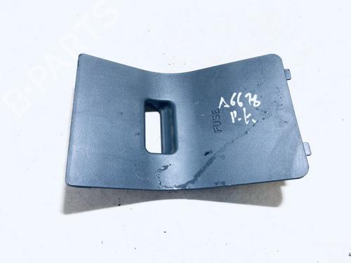 Used Fuse box Fuse box TOYOTA YARIS (_P1_) 1.4 D-4D (NLP10_, NLP10R) (75 hp) 33078874 33078874