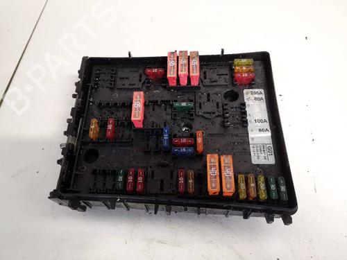 Used Fuse box VW GOLF V (1K1) 1.9 TDI (105 hp) 32604537