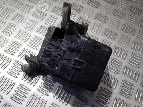 Used Fuse box Fuse box TOYOTA AVENSIS (_T22_) 2.0 D-4D (CDT220_, CDT220R) (110 hp) 33498303 33498303