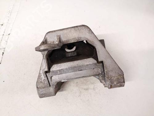 Used Engine mount Engine mount OPEL SIGNUM Hatchback (Z03) 2.2 direct (F48) (155 hp) 32921412 32921412