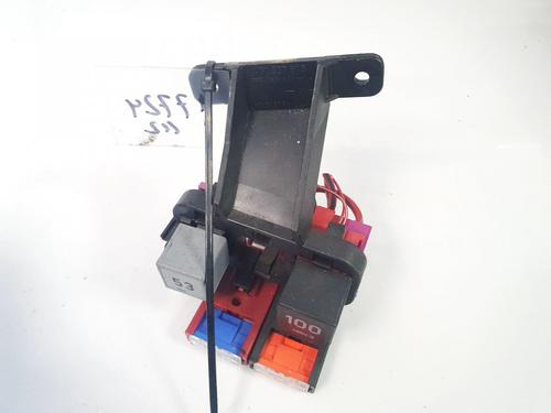 Used Fuse box SKODA SUPERB I (3U4) 1.9 TDI (115 hp) 32896074
