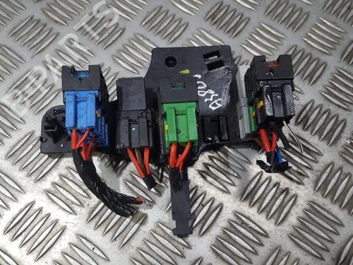 Used Fuse box Fuse box OPEL ZAFIRA / ZAFIRA FAMILY B (A05) 1.6 (M75) (105 hp) 33498726 33498726