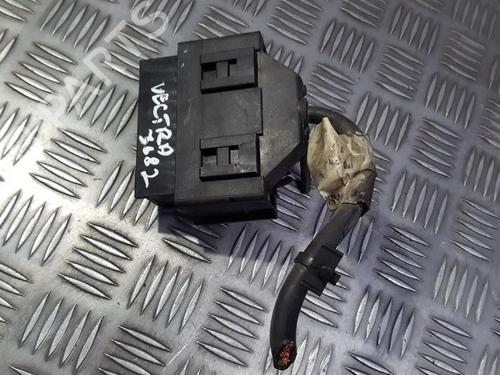 Used Fuse box Fuse box OPEL VECTRA B (J96) 2.0 DI 16V (F19) (82 hp) 33493043 33493043