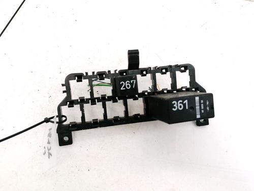 fuse-box-audi-a4-b5-8d2-1994-1995-1996-1997-1998-1999-2000-2001-32908109 main image