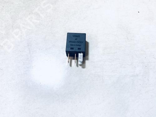 Used Electronic sensor Electronic sensor MITSUBISHI COLT VI (Z3_A, Z2_A) 1.3 (Z21A) (92 hp) 33067358 33067358