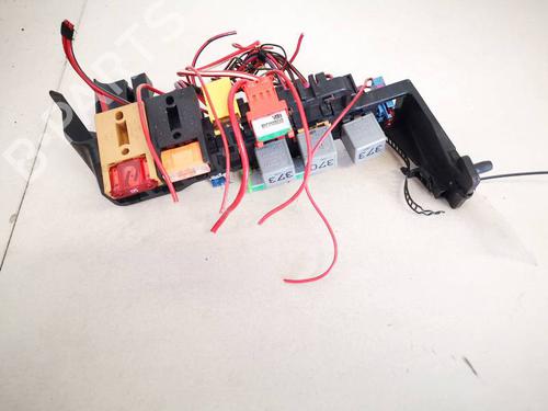 Used Fuse box SKODA SUPERB I (3U4) 2.5 TDI (155 hp) 32938724