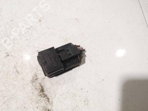 switch-audi-80-b4-saloon-8c2-1991-1992-1993-1994-1995-39968924 main image