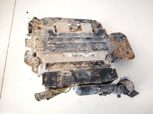 Used Engine control unit (ECU) Engine control unit (ECU) SAAB 9-3 (YS3F, E79, D79, D75) 1.9 TiD (150 hp) 32915624 32915624