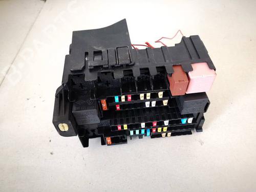 Used Fuse box Fuse box RENAULT LAGUNA III (BT0/1) 2.0 dCi (BT01, BT08, BT09, BT0E, BT0K, BT12, BT1C, BT1D,... (150 hp) 32951138 32951138