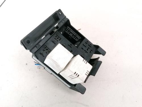 Used Fuse box Fuse box OPEL OMEGA B (V94) 2.2 DTI 16V (F69, M69, P69) (120 hp) 32882099 32882099