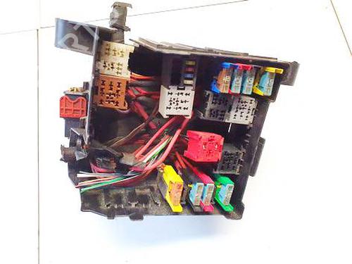 Used Fuse box OPEL VIVARO A Bus (X83) 2.0 CDTI (F7, J7, A07) (114 hp) 33097550