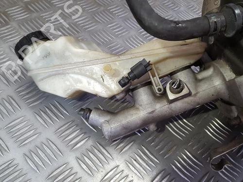 brake-master-cylinder-toyota-corolla-_e12_-2001-2002-2003-2004-2005-2006-2007-2008-35686912 main image