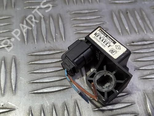 Used Electronic module Electronic module RENAULT SCÉNIC II (JM0/1_) 1.5 dCi (JM02, JM13) (101 hp) 33493038 33493038