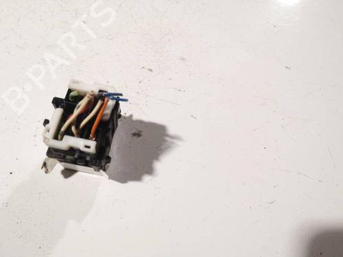 Fuse box HONDA FR-V (BE) 2.2 i CTDi (BE5) | BP32573916E1