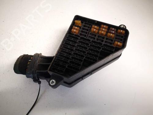 Used Fuse box Fuse box 32550176 32550176