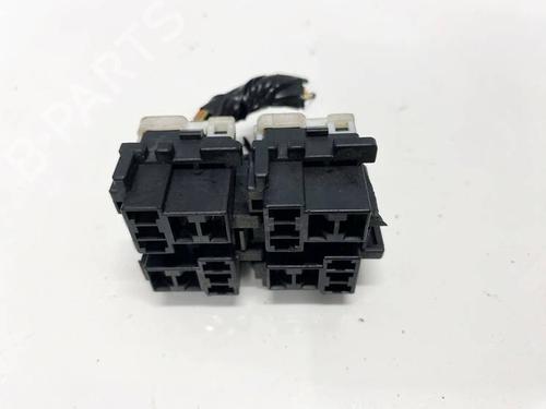 Used Fuse box Fuse box 32574811 32574811