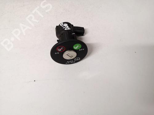 Used Switch Switch ALFA ROMEO 147 (937_) 1.6 16V T.SPARK ECO (937.AXA1A, 937.BXA1A) (105 hp) 32892047 32892047