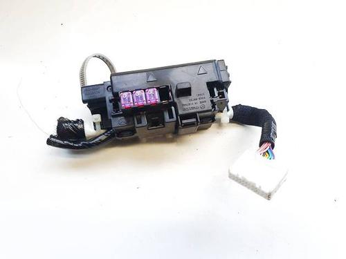 Used Fuse box Fuse box 38580532 38580532