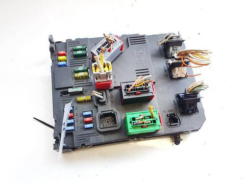 Used Fuse box Fuse box PEUGEOT 407 (6D_) 2.0 HDi 135 (6DRHRH, 6DRHRE, 6DRHRG, 6DRHRJ) (136 hp) 32954700 32954700