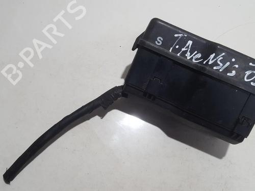 Used Fuse box Fuse box TOYOTA AVENSIS (_T25_) 2.0 VVT-i (AZT250_, AZT250R) (147 hp) 33509297 33509297