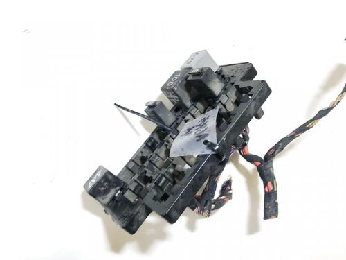 Used Fuse box Fuse box VW POLO IV (9N_, 9A_) 1.2 12V (64 hp) 33075685 33075685