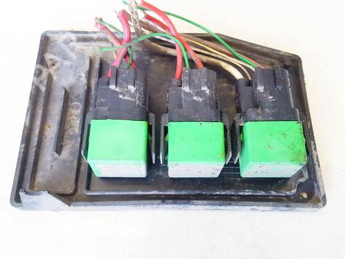 fuse-box-peugeot-partner-mpv-5_-g_-1996-33521247 main image