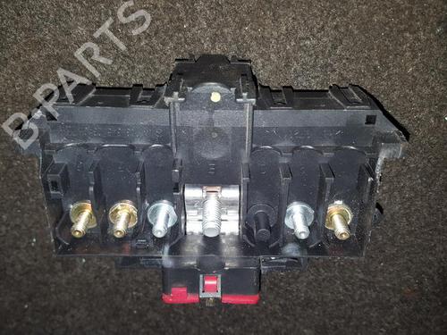 Used Fuse box Fuse box MERCEDES-BENZ C-CLASS (W203) C 180 (203.035) (129 hp) 33479670 33479670