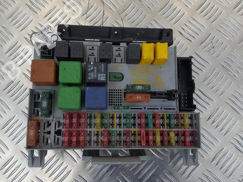Used Fuse box Fuse box 33492605 33492605