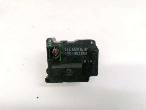 Used Electronic module Electronic module VW PHAETON (3D1, 3D2, 3D3, 3D4, 3D6, 3D7, 3D8, 3D9) 3.2 V6 (241 hp) 32902145 32902145