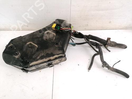 Used Fuse box Fuse box 32891147 32891147