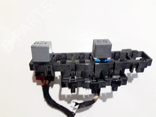 fuse-box-audi-a4-b6-avant-8e5-2000-2001-2002-2003-2004-2005-33521110 main image