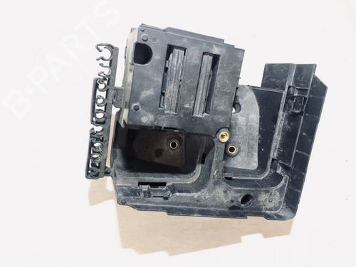 Used Fuse box VW PASSAT B6 (3C2) 1.9 TDI (105 hp) 33069811