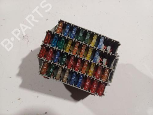 Used Fuse box VOLVO S60 I (384) 2.4 (170 hp) 32572511