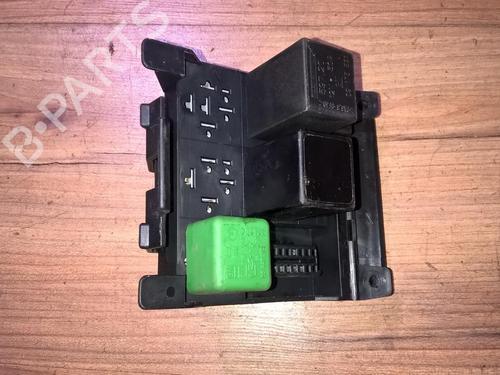 Used Fuse box Fuse box OPEL OMEGA B (V94) 2.0 16V (F69, M69, P69) (136 hp) 33479260 33479260
