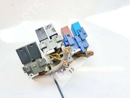 Used Fuse box Fuse box HONDA CR-V II (RD_) 2.0 (RD5) (150 hp) 32943962 32943962