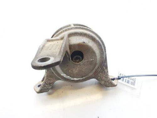 Used Engine mount Engine mount OPEL ZAFIRA A MPV (T98) 2.0 DI 16V (F75) (82 hp) 33158677 33158677