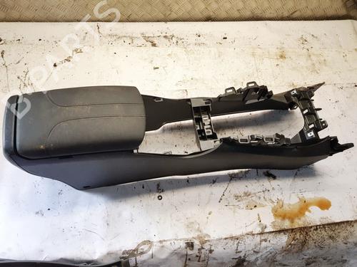 Used Armrest / Center console Armrest / Center console 35527141 35527141