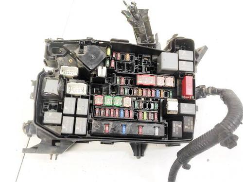 fuse-box-toyota-auris-_e15_-2006-2007-2008-2009-2010-2011-2012-2013-32963068 main image