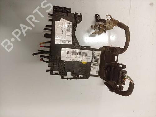 Used Fuse box Fuse box 38160548 38160548