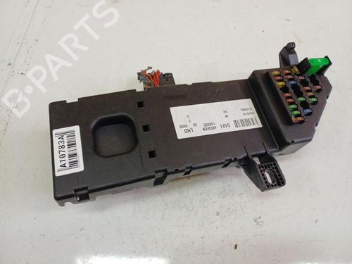 Used Fuse box OPEL SIGNUM Hatchback (Z03) 2.2 direct (F48) (155 hp) 32533860