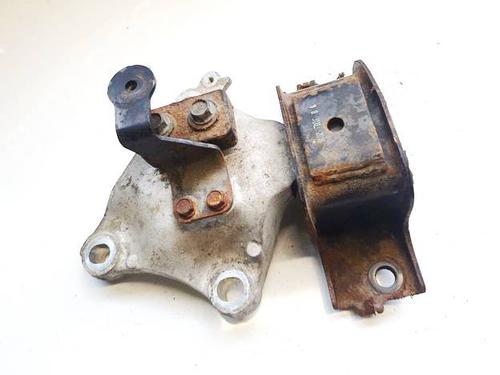 Used Engine mount Engine mount MERCEDES-BENZ VARIO Bus (B670) O 818 D (670.373, 670.374) (177 hp) 38738045 38738045
