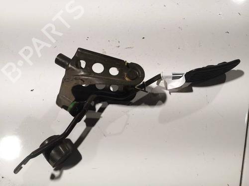 pedal-toyota-yaris-_p1_-1999-2000-2001-2002-2003-2004-2005-34905069 main image