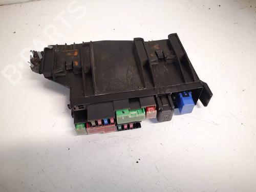 Used Fuse box Fuse box 32584265 32584265