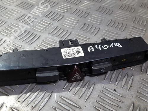 Used Warning switch Warning switch OPEL ASTRA H (A04) 1.4 (80 hp) 35689863 35689863