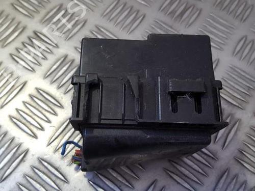 Used Fuse box Fuse box 33494189 33494189