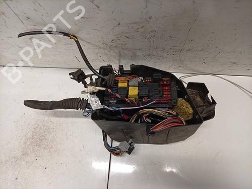 Used Fuse box Fuse box 32572333 32572333