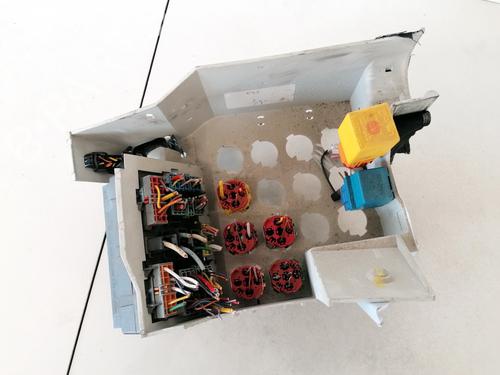 Used Fuse box Fuse box 33078876 33078876